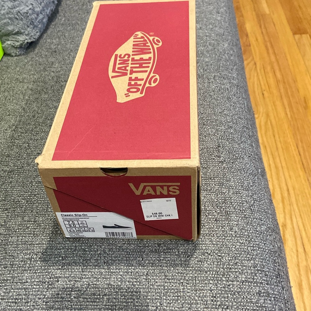 Vans men size 7.5 women size 9 slightly dirty due to storage but never worn